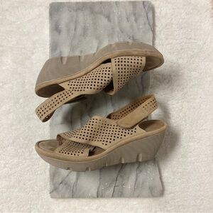 Clarks Clarene Criss Cross Tan Wedges Velcro Strap Size 6.5